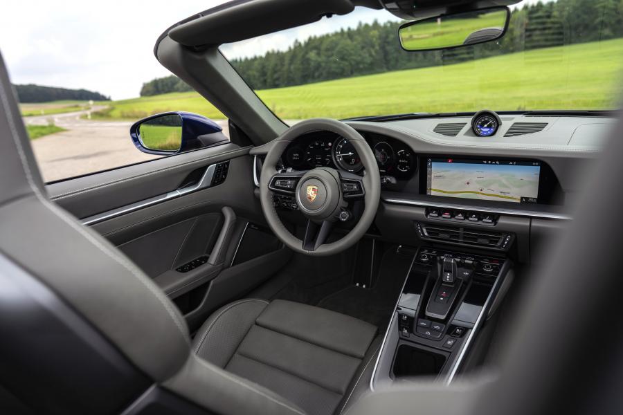 Торпедо Porsche 911 Carrera Cabriolet (992) 2019 года  (WW) (фото 13 из 62)